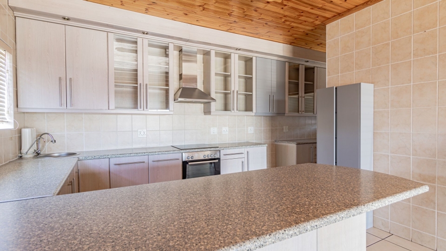 To Let 5 Bedroom Property for Rent in Myburgh Park Western Cape